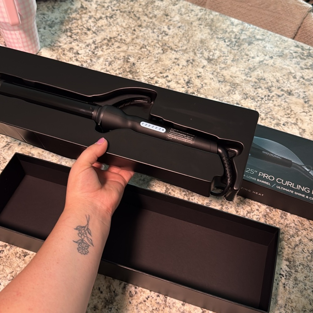 Bio ionic 1.25” pro curling iron - Picture 9 of 14